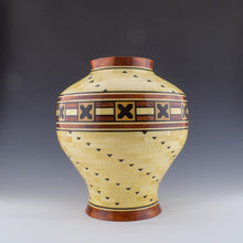 Charger l&#39;image dans la galerie, Vase segmenté avec une boîte secrète
