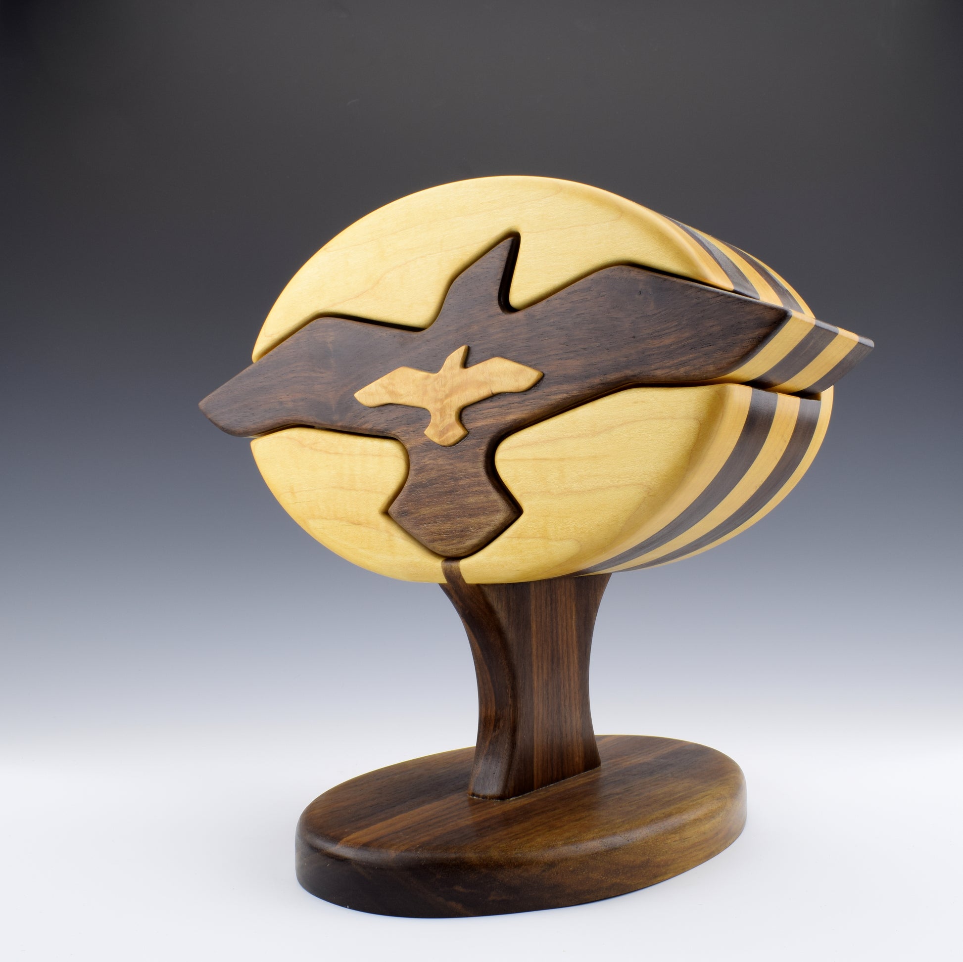 Big Bird Bandsaw Box made of walnut and maple. Features a hidden drawer and a remouvable tray. Designed and crafted in Canada by Simon Roy